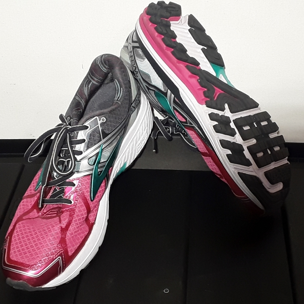 Brooks Ravenna 7 Pink Teal White & Black